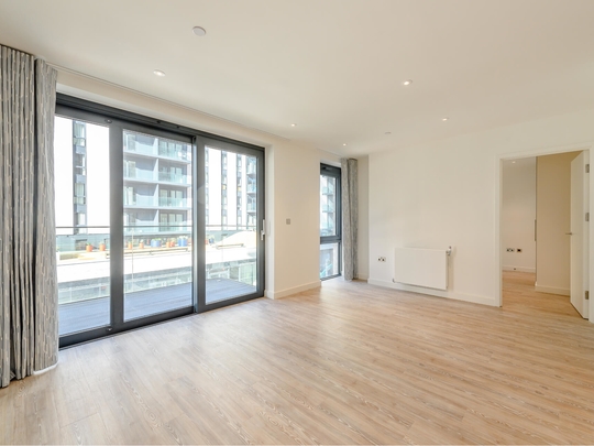 804 Landsby East