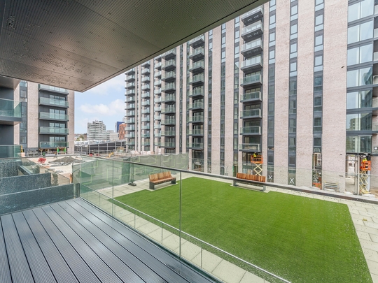 212 Landsby West image #1