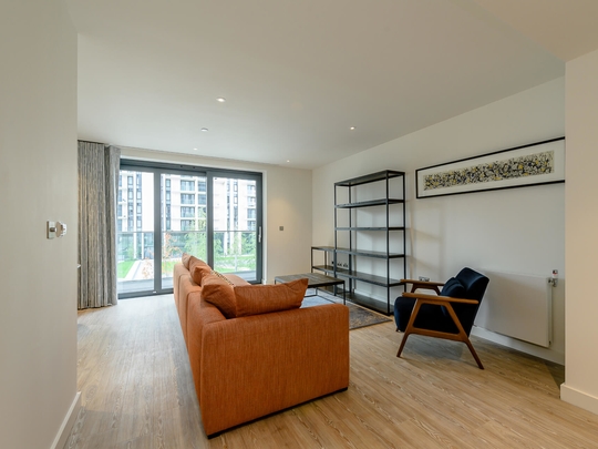 716 Landsby West