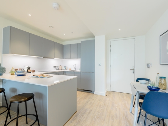 214 Landsby West