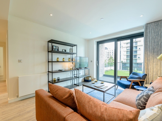 214 Landsby West