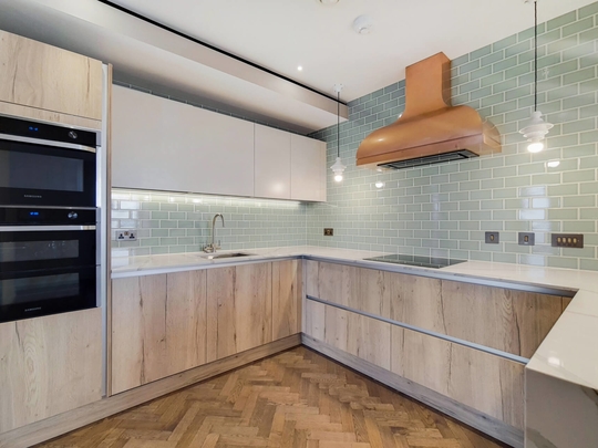 2304 Thomson image #0