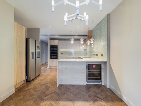 2304 Thomson image #4