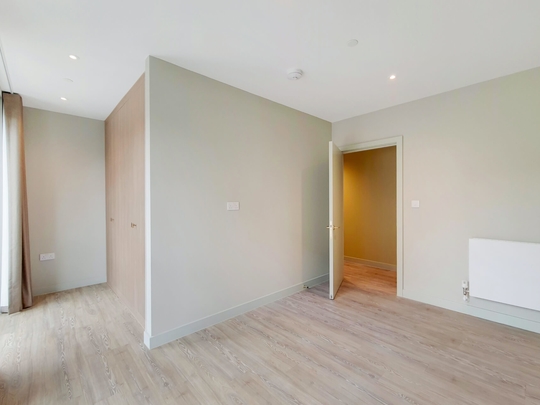 110 Madison West image #4