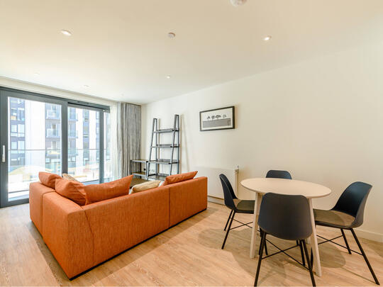 207 Landsby West