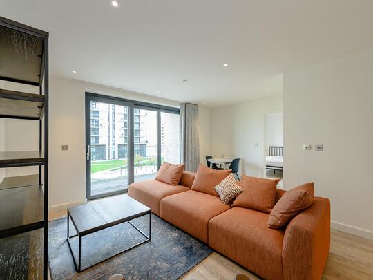 815 Landsby West
