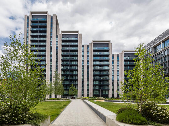 815 Landsby West