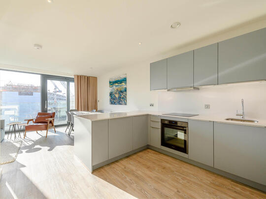 1302 Landsby East