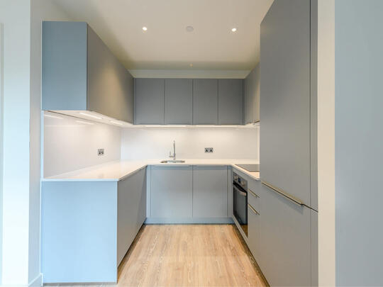 807 Landsby West