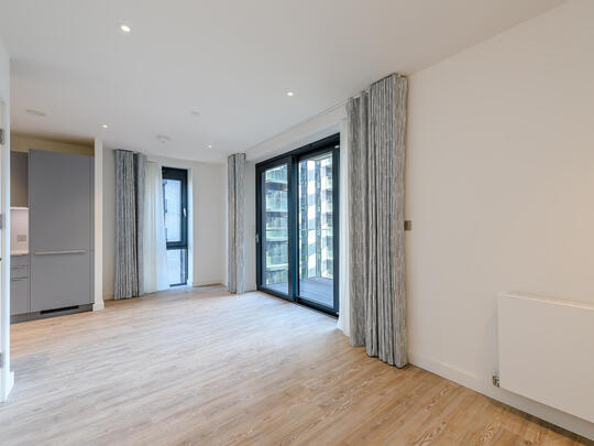 807 Landsby West