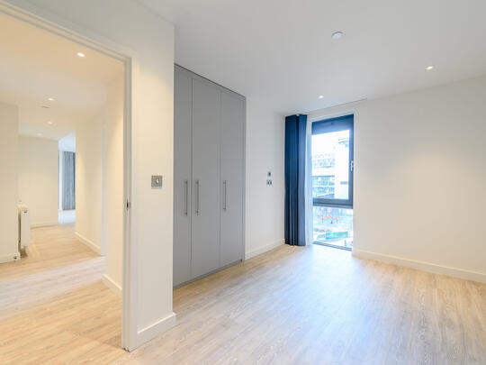 807 Landsby West