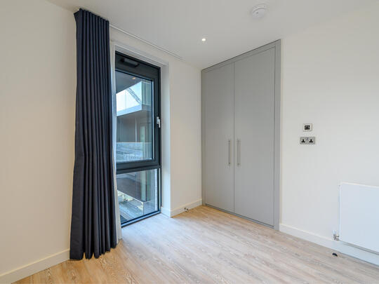 807 Landsby West