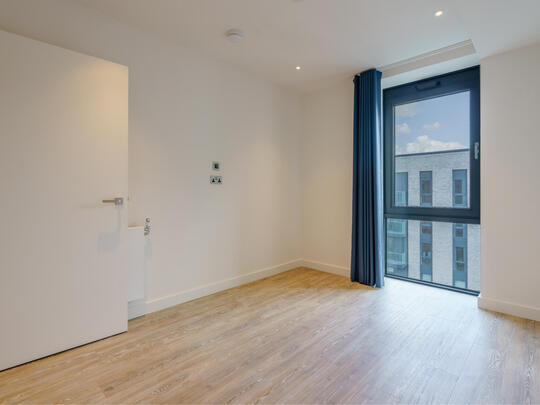 1206 Landsby West