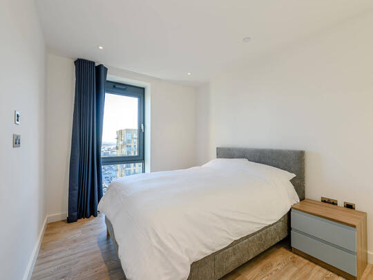 1402 Landsby East