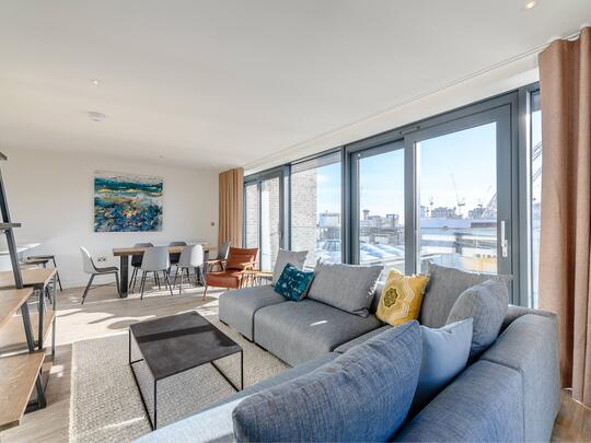 1403 Landsby East