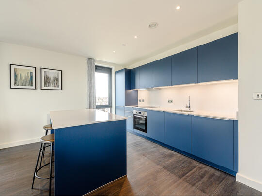 1302 Landsby West