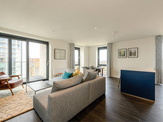 1302 Landsby West
