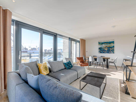 1202 Landsby East