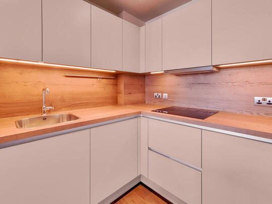 942 The Robinson East