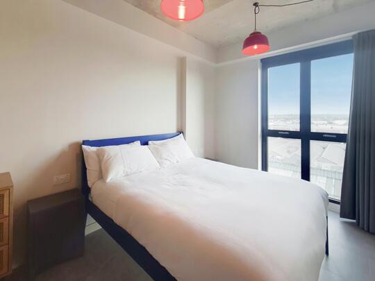 942 The Robinson East