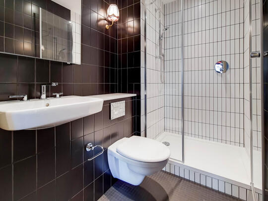 845 The Robinson East