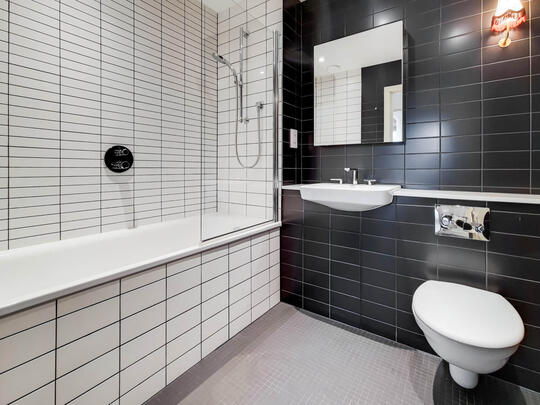 845 The Robinson East