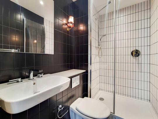 649 The Robinson East