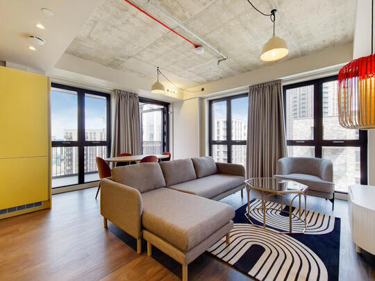 1049 The Robinson East