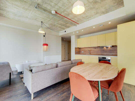 1049 The Robinson East