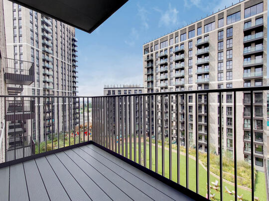 1049 The Robinson East