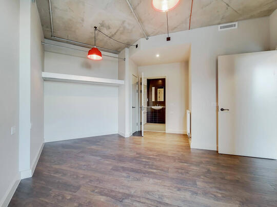 1221 The Robinson South