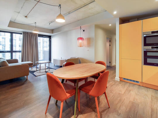 845 The Robinson East