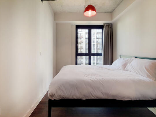 845 The Robinson East