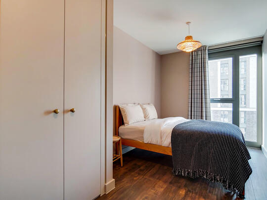 1102 Thomson