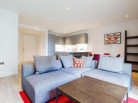 708 Landsby East