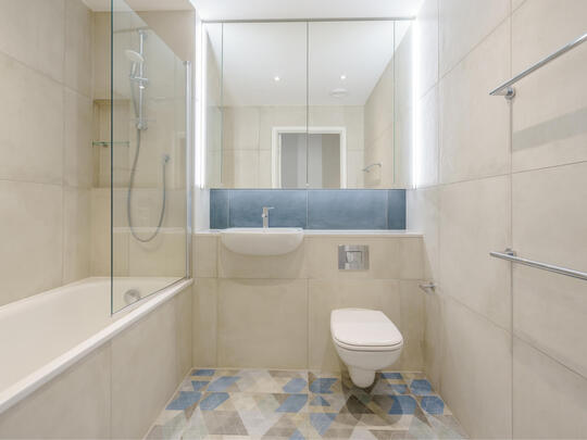 708 Landsby East