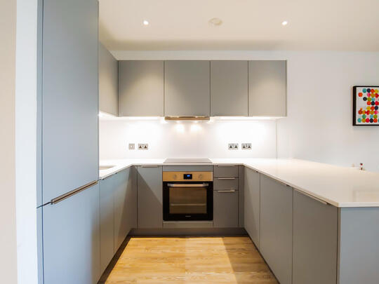 708 Landsby East