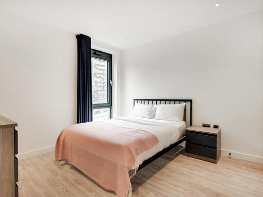 708 Landsby East
