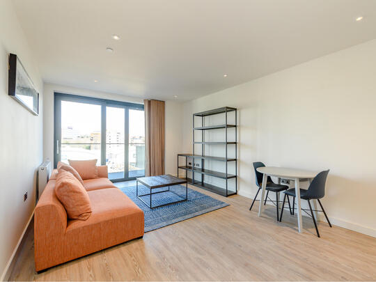 904 Landsby West