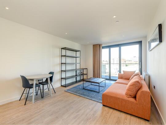 1102 Landsby West