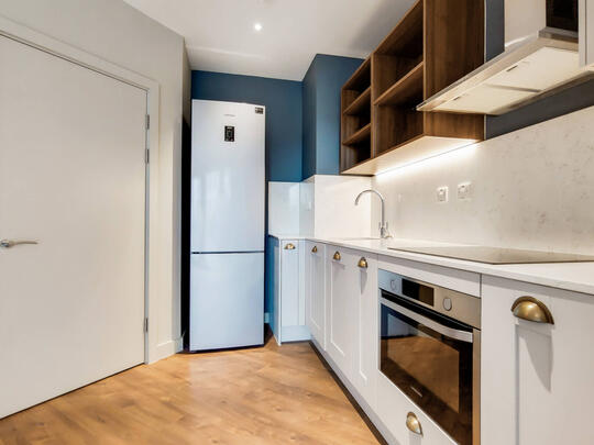 610 Thomson image #3