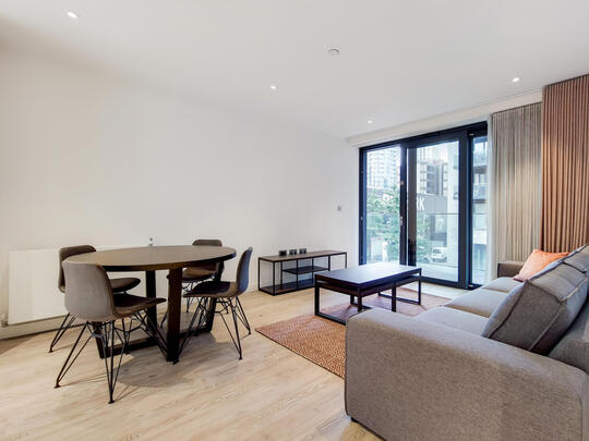 1006 Landsby West