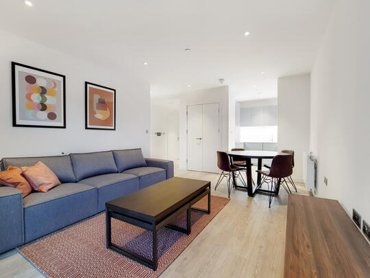 1006 Landsby West