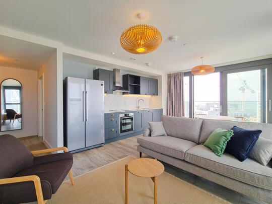 2204 Thomson