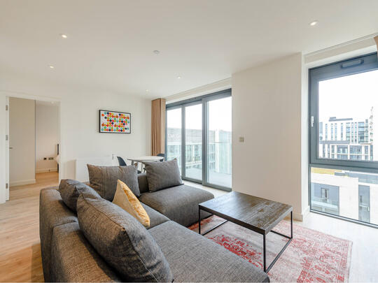 1005 Landsby East