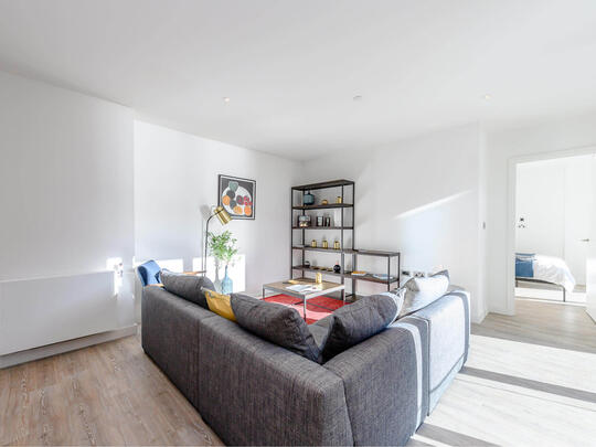 1007 Landsby East