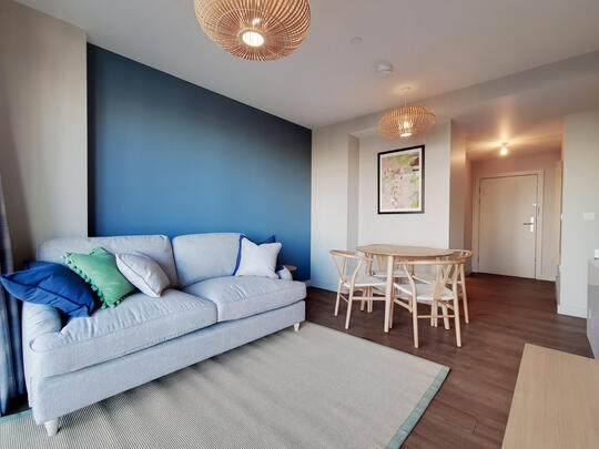 607 Thomson