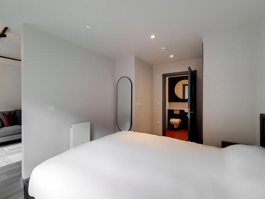 1001 Luna - Image 1 of 1