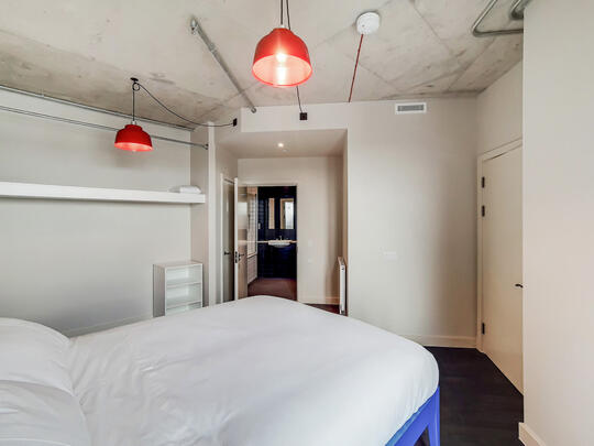 1221 The Robinson South